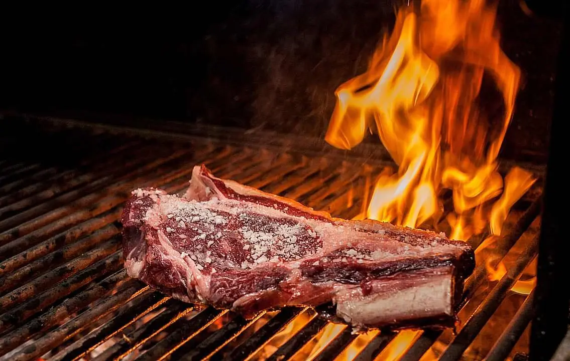 Las croquetas, el cachopo y los torreznos se mantuvieron como los tres platos de la gastronomía tradicional española que más piden a domicilio los habitantes de Castilla y León, según revela el barómetro GastroEspaña. En León, sin embargo, reinan los chuletones.
