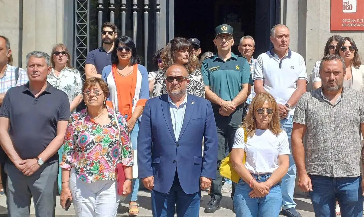 Un instante de la concentración ante la Subdelegación del Gobierno.