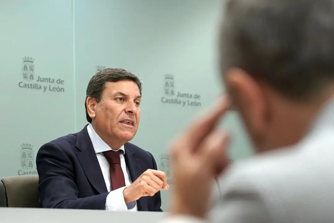 El consejero de Economía y Hacienda y portavoz de la Junta, Carlos Fernández Carriedo, comparece en rueda de prensa posterior al Consejo de Gobierno. Foto: Rubén Cacho