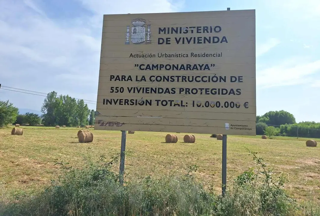 El estado de abandono es visible en múltiples puntos de la localidad.