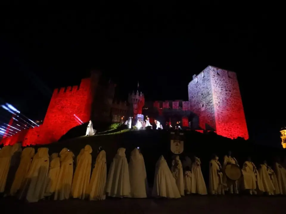 Ponferrada templaria se llena de tradición y comercio.