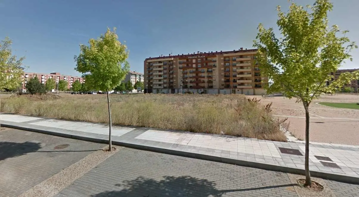 Imagen de la parcela en la que Alimerka levantará su gran supermercado en La Lastra.