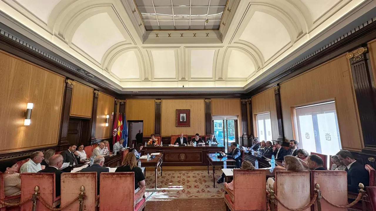 Pleno del Ayuntamiento de León. El PP lleva al plenario un cambio en las alegaciones.
