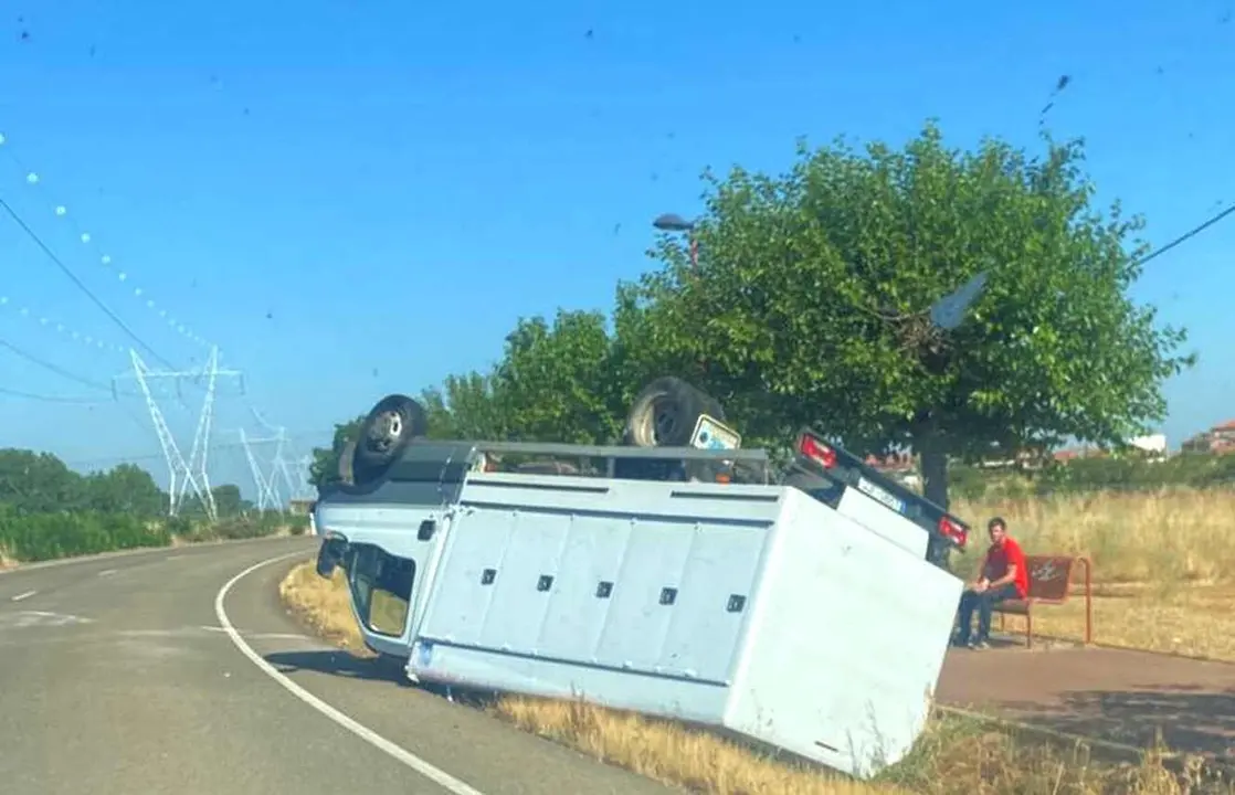 Imagen del vehículo tras sufrir el aparatoso accidente.
