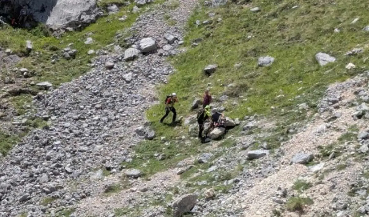 Imagen del momento en el que tiene lugar el rescate.