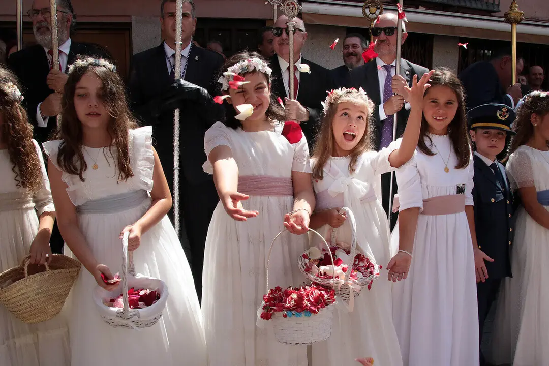 Celebraci&oacute;n del Corpus Chico de Le&oacute;n con una misa y una posterior procesi&oacute;n, a la que asiste la corporaci&oacute;n municipal y el consejero de Medio Ambiente, Vivienda y Ordenaci&oacute;n del Territorio, Juan Carlos Su&aacute;rez-Qui&ntilde;ones