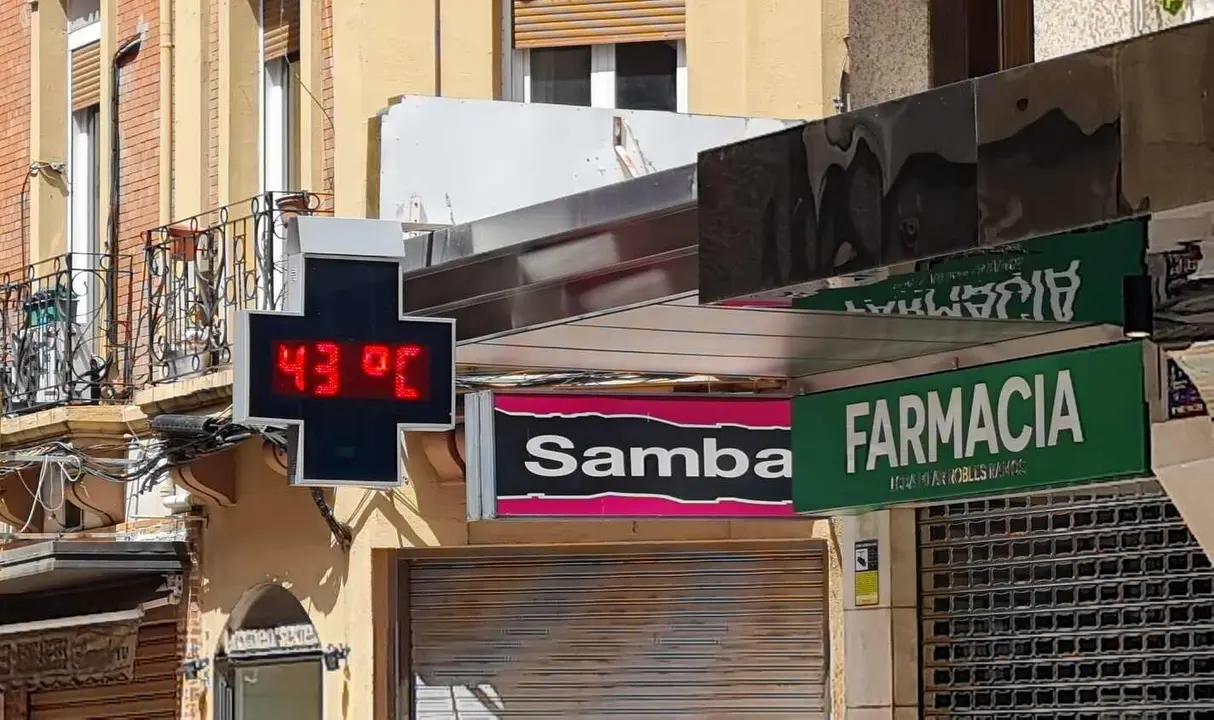 El asfalto arde en León: temperaturas por encima de los 35 °C vacían las calles en plena hora punta La capital vivirá tres días de intenso calor, con sensación térmica abrasadora y avisos para evitar salir a mediodía.