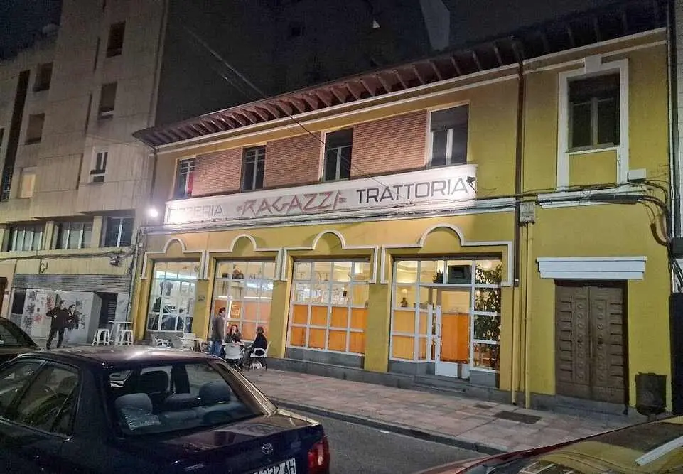 Un clásico de la repostería local regresa a la ciudad, reabre Ragazzi.