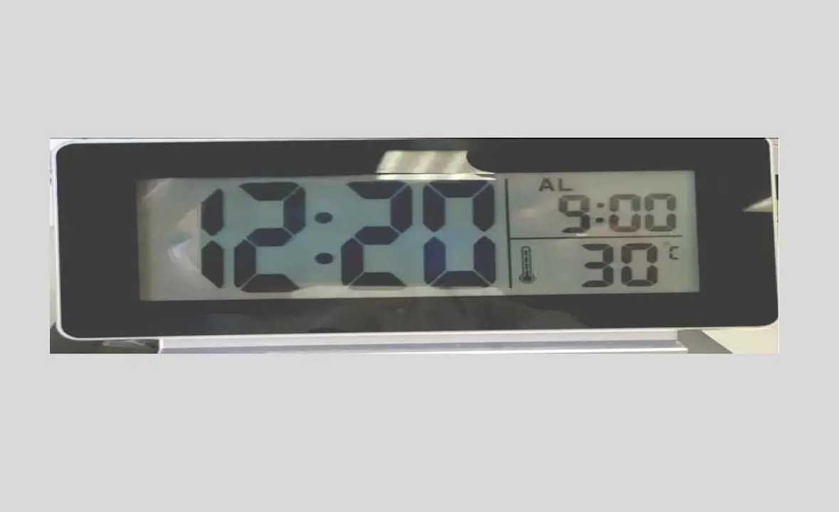 Imagen de un termómetro fotografiado por Acaip en las oficinas de la prisión de Mansilla.