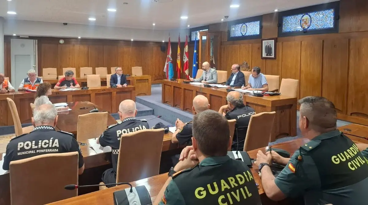 El subdelegado del Gobierno en León y el alcalde de Ponferrada coordinan con Policía Nacional, Guardia Civil, Policía Local y emergencias un plan de seguridad para la Noche Templaria.