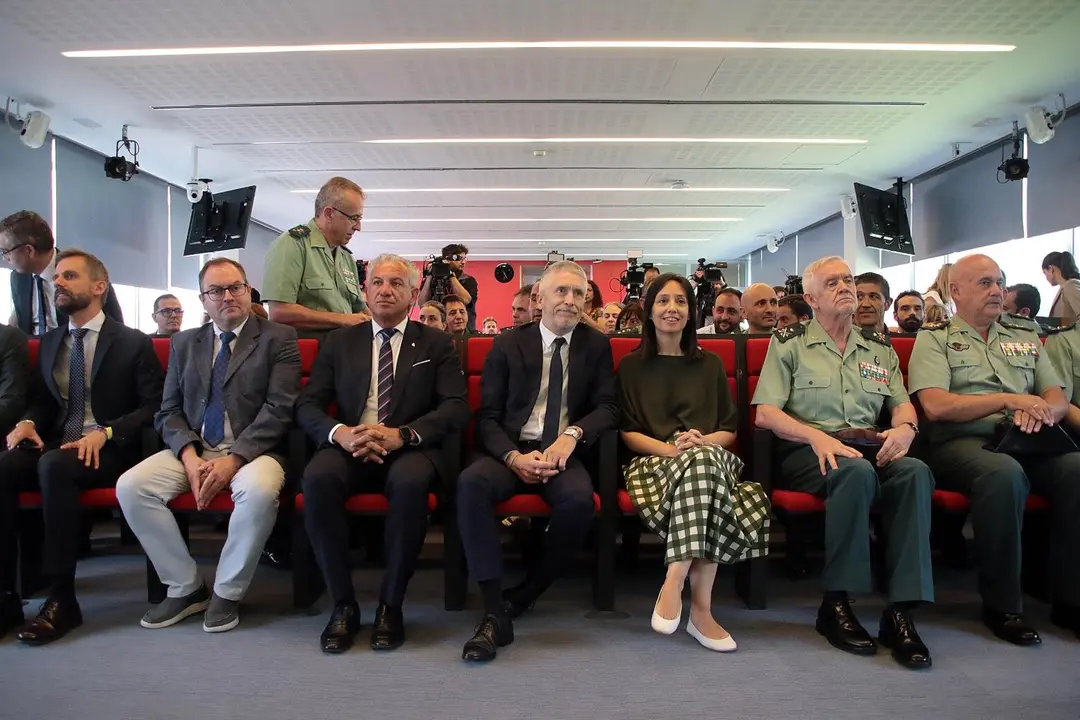 El ministro del Interior, Fernando Grande-Marlaska, presenta el sistema de denuncia telemática de la Guardia Civil en el Incibe. Foto: Peio García