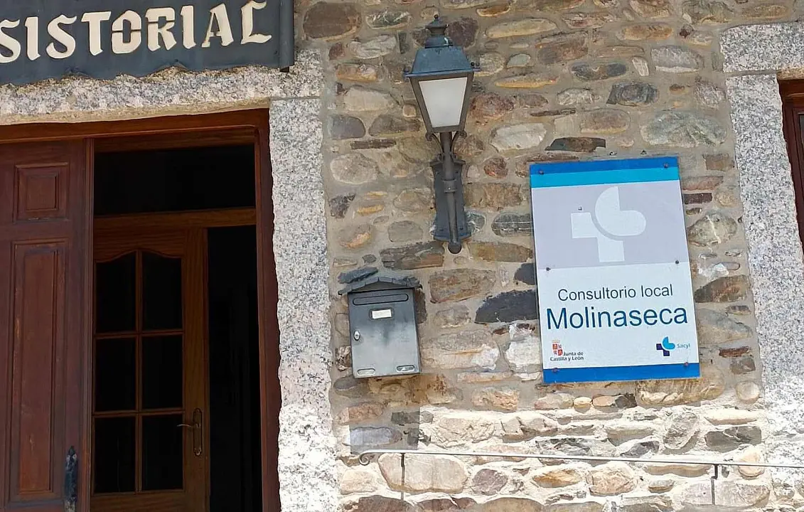 La falta de atención sanitaria en verano, en el centro de la denuncia.