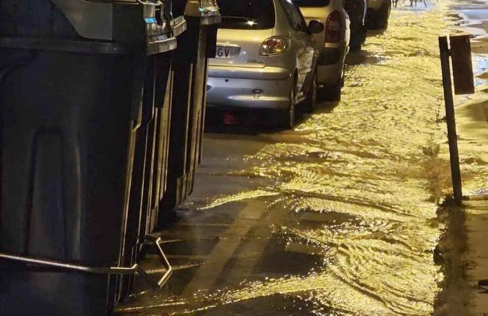 Imagen de la zona afectada por el reventón de agua.