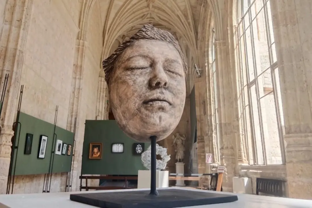 Una de las obras de la exposición de artistas leoneses en la Catedral de Palencia.