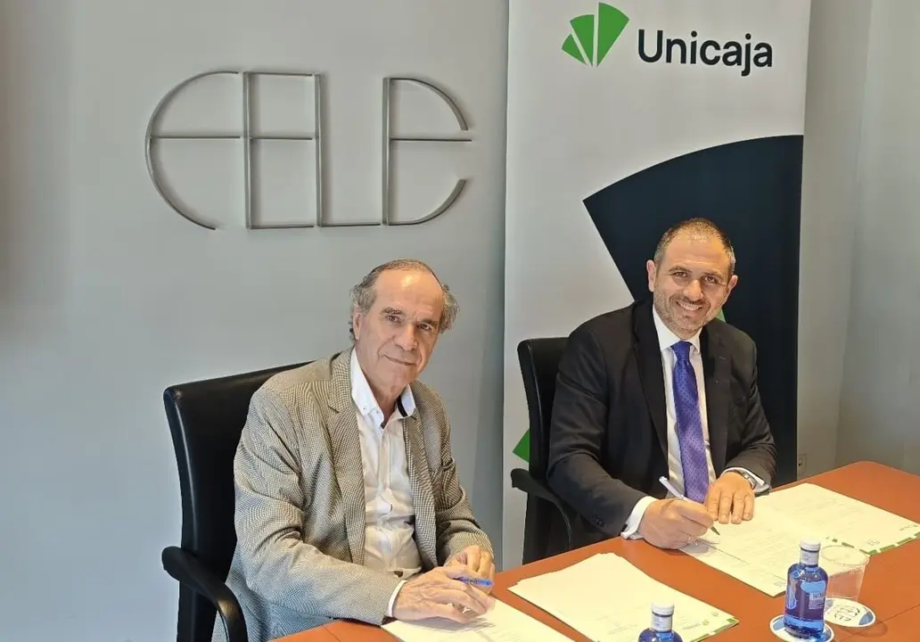 El nuevo convenio ha sido firmado por el presidente de Fele, Juan María Vallejo, y el director de Unicaja León Centro, José María García Fernández.