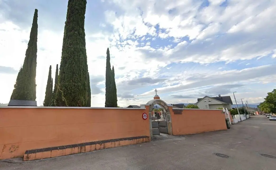 Imagen del actual cementerio de la localidad de Cacabelos.