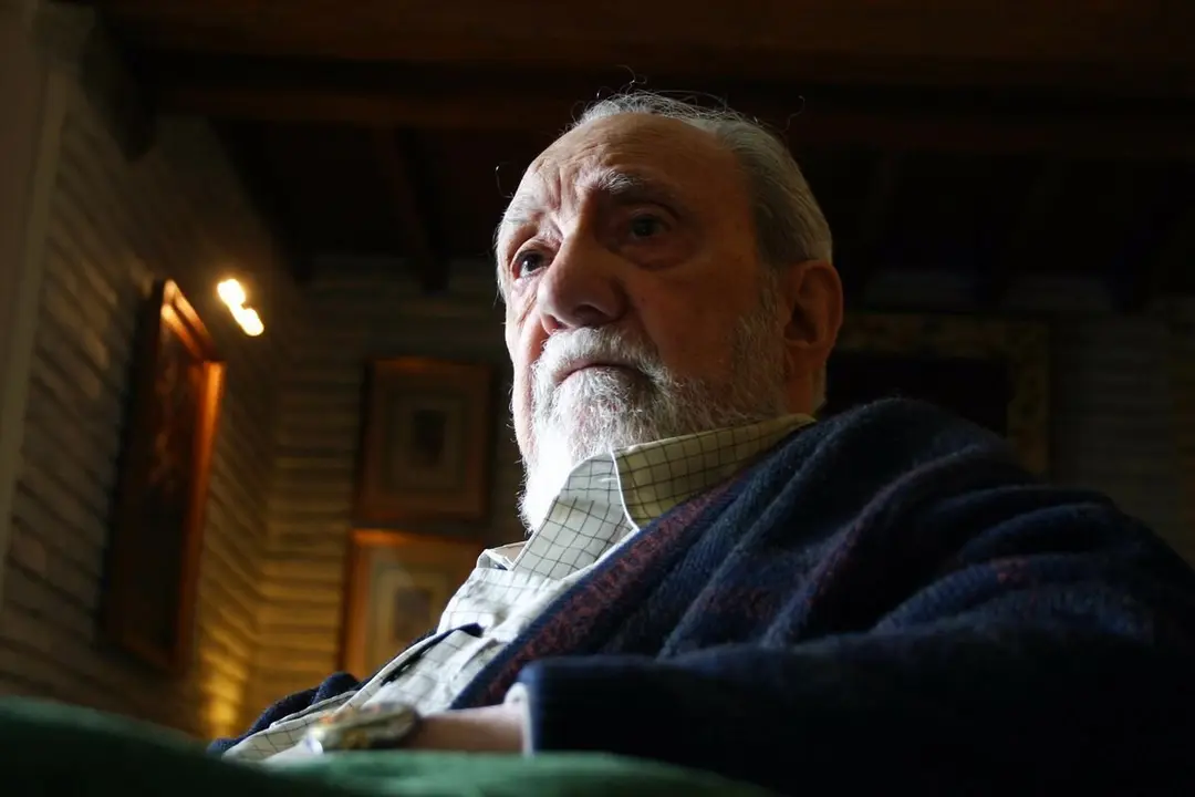 El escritor Antonio Pereira, en el Parador de Villafranca (León), en una imagen de archivo. Foto: César Sánchez