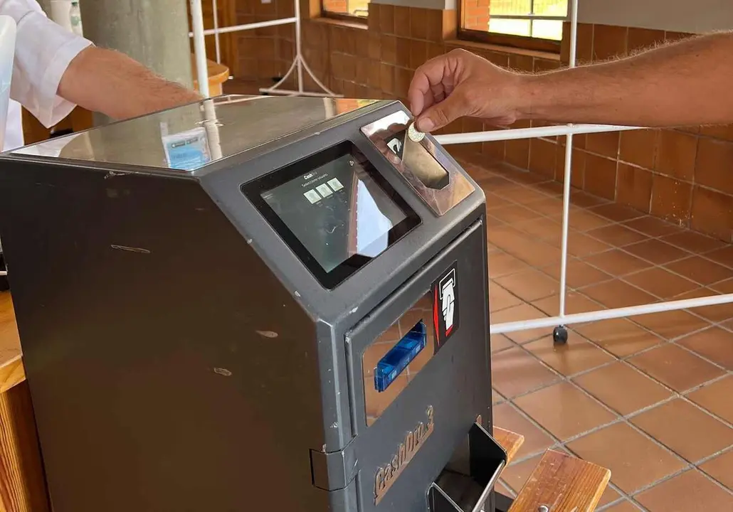 Imagen de las nuevas máquinas que permiten el pago en efectivo automático.