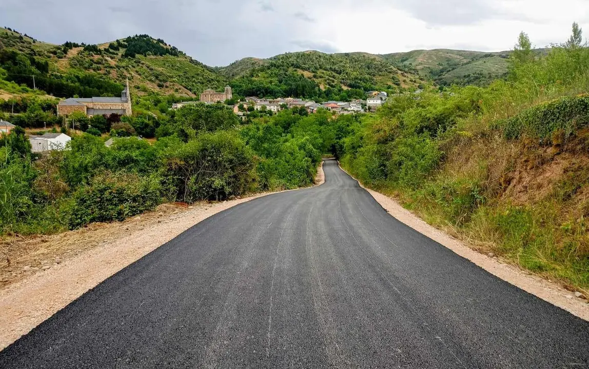 Entrada a Villar de los Barrios por el camino.