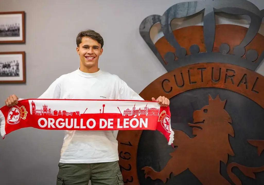 Larios, este viernes, en las oficinas de la Cultural y Deportiva Leonesa.