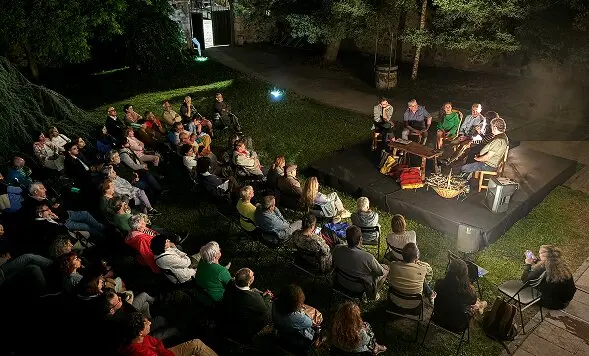 Uno de los filandones nocturnos del evento 'Estar en Babia'. Foto: Prodigioso Volcán