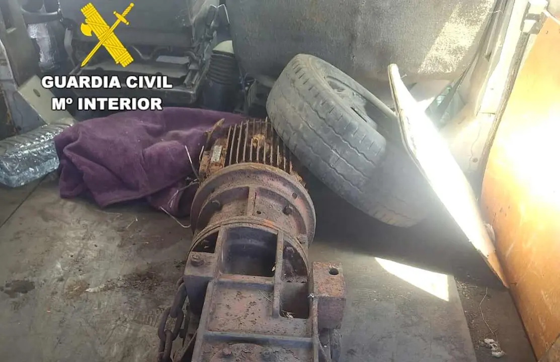 Imagen del material que los detenidos tenían en el interior de la furgoneta.