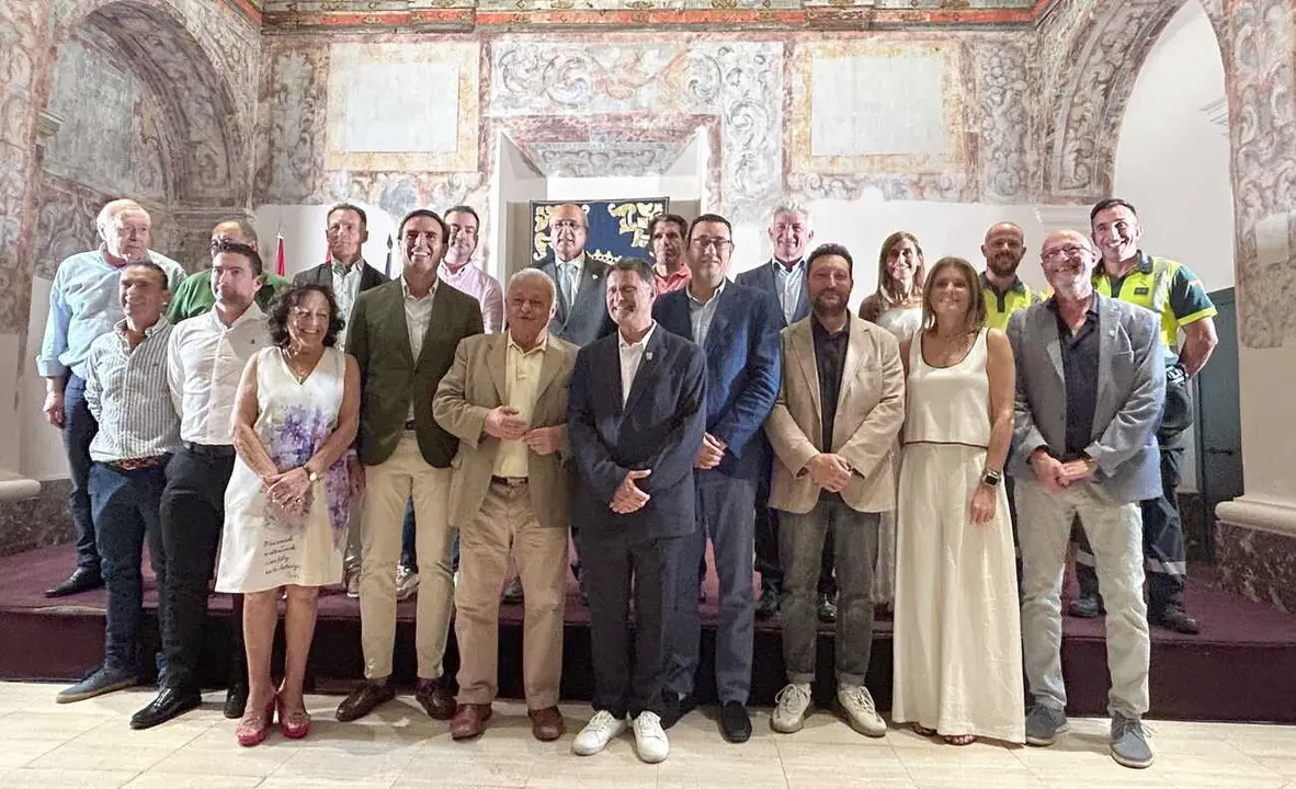 Foto de familia tras la presentación de la Vuelta a Castilla y León.