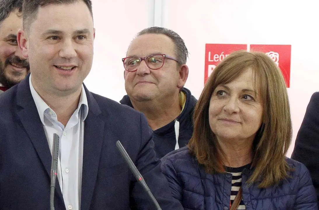 Ana Arias, junto a Javier Alfonso Cendón, durante las primarias del partido. Foto: Campillo