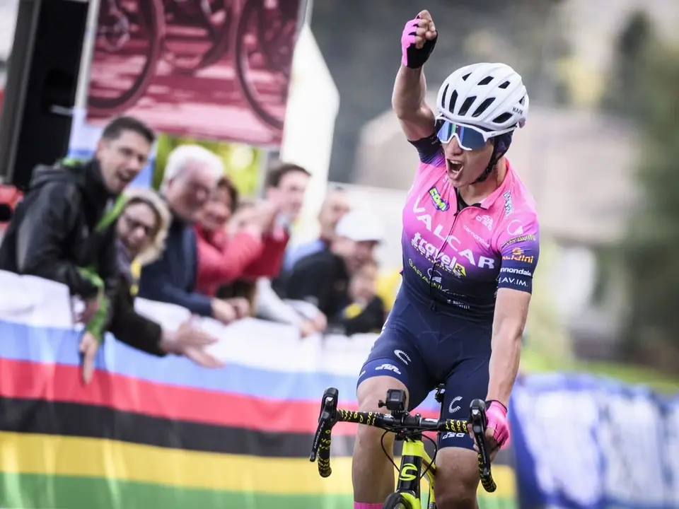 Un circuito urbano con salida y meta en la avenida Ordoño II se convertirá este sábado en el escenario del II Gran Premio Ciclismo Femenino Ayuntamiento con más de 300 participantes.