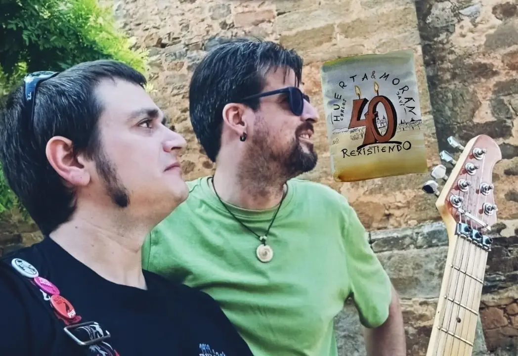 El dúo “Arou” formado por los cantautores astorganos Carlos Huerta y Javi Morán,