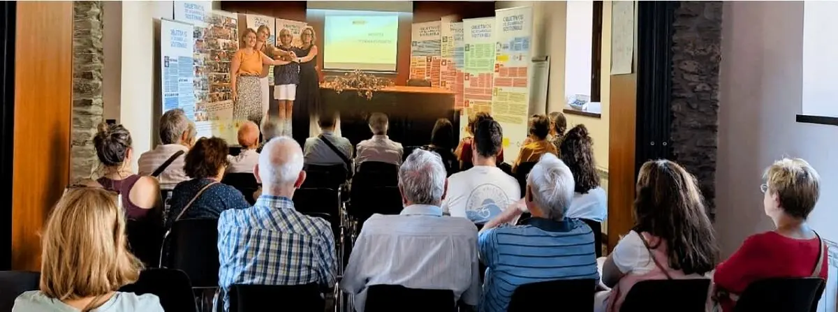 Imagen de la charla de 'Tendiendo puentes. Foto: Turismo Murias de Paredes
