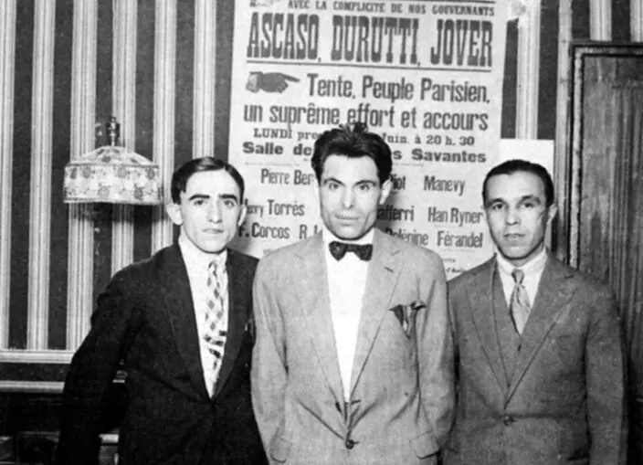 Buenaventura Durruti (centro), junto a Ascaso y Jover en una foto de archivo.