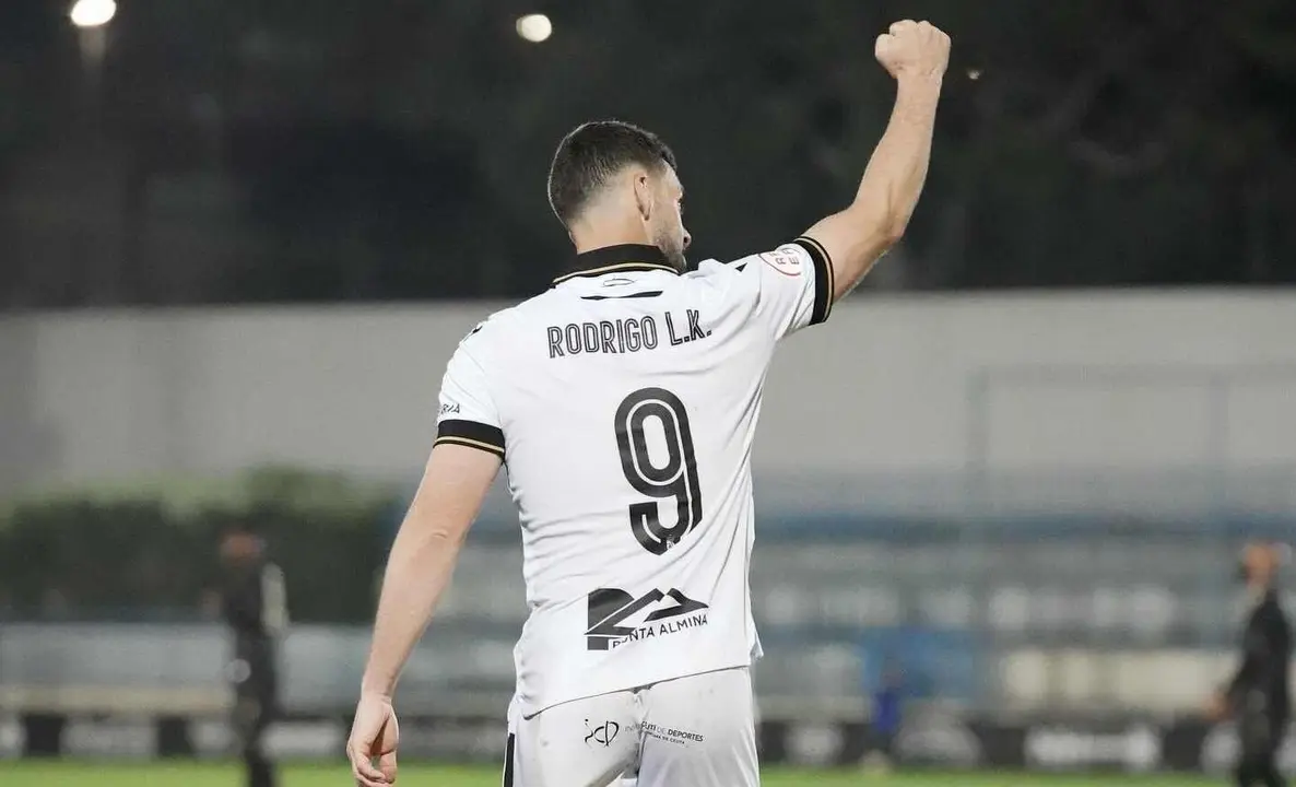 Rodri Ríos mira a la Cultural, mientras Marbella e Intercity le tientan.