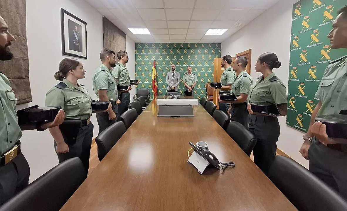 Los nuevos alumnos, en la comandancia de León, donde iniciarán su labor profesional con destino asignado.