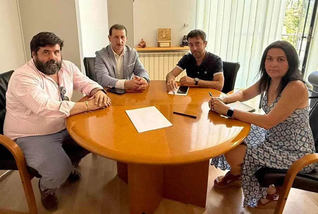 Un instante de la reunión de Acole con representantes del Ayuntamiento de San Andrés del Rabanedo.