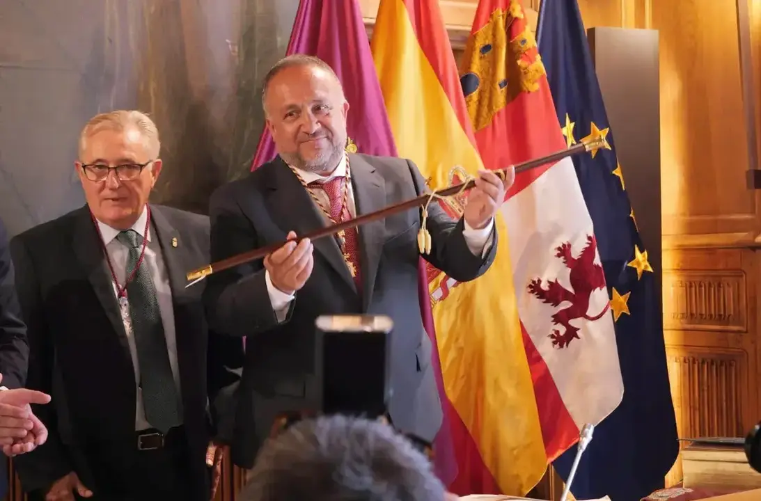 Courel, presidente de Diputación gracias al voto de UPL.