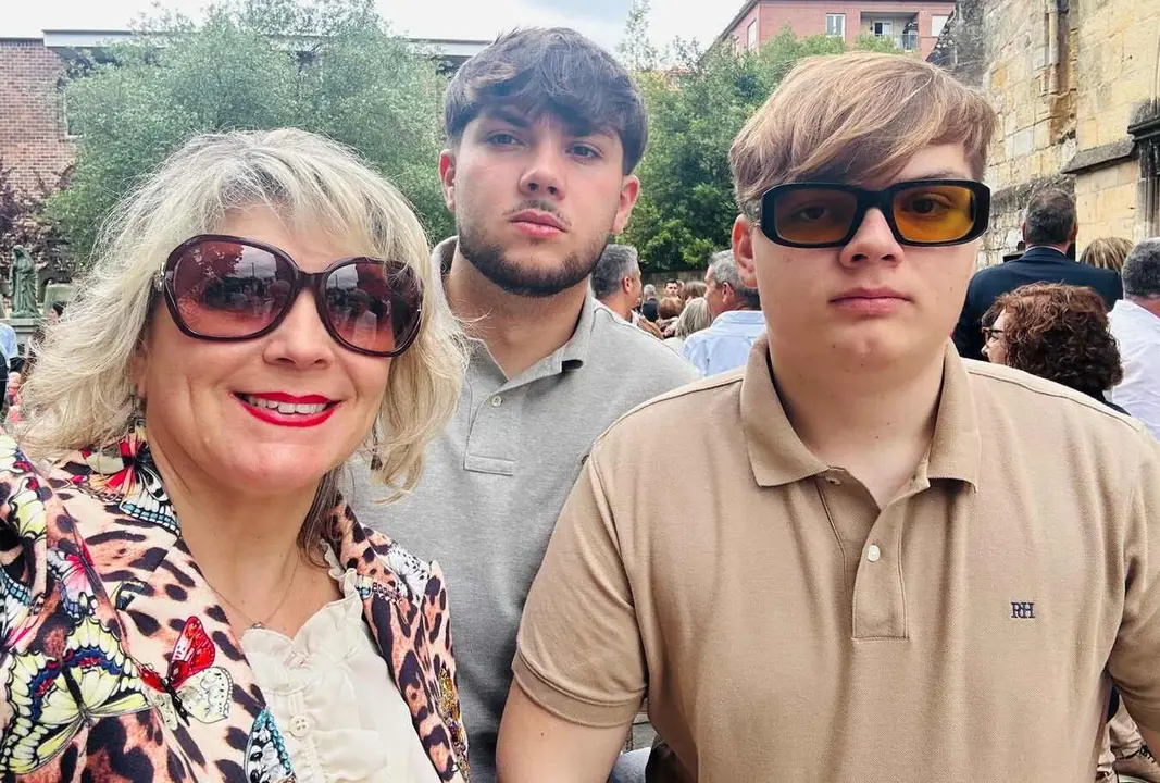 Tagarro, junto a sus dos hijos en una imagen facilitada por la propia familia.