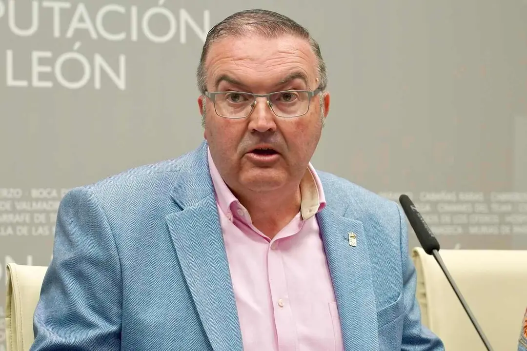El vicepresidente de la Diputación de León, Roberto Aller, durante una rueda de prensa.