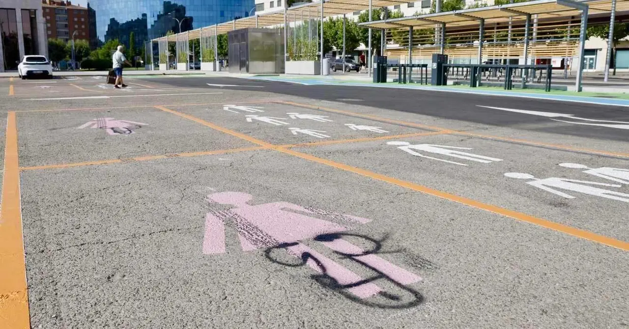 Vandalizan las plazas de aparcamiento reservadas para mujeres en León