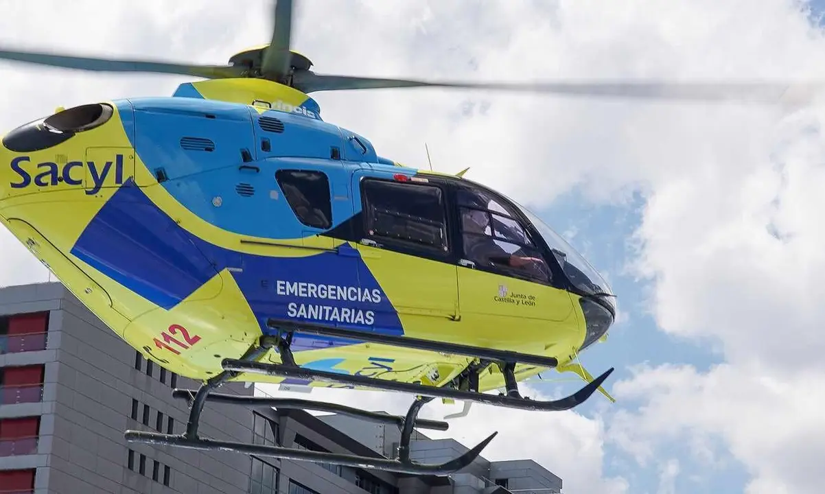 Helicóptero sanitario en el Hospital de León. Foto: Campillo