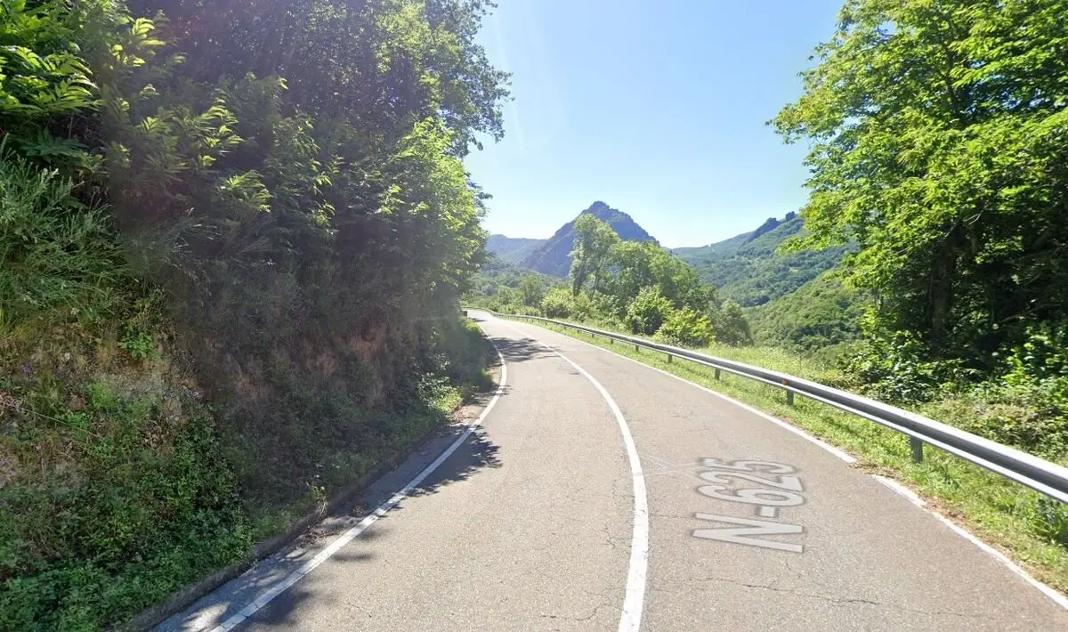 La carretera N-625 a su paso por León.