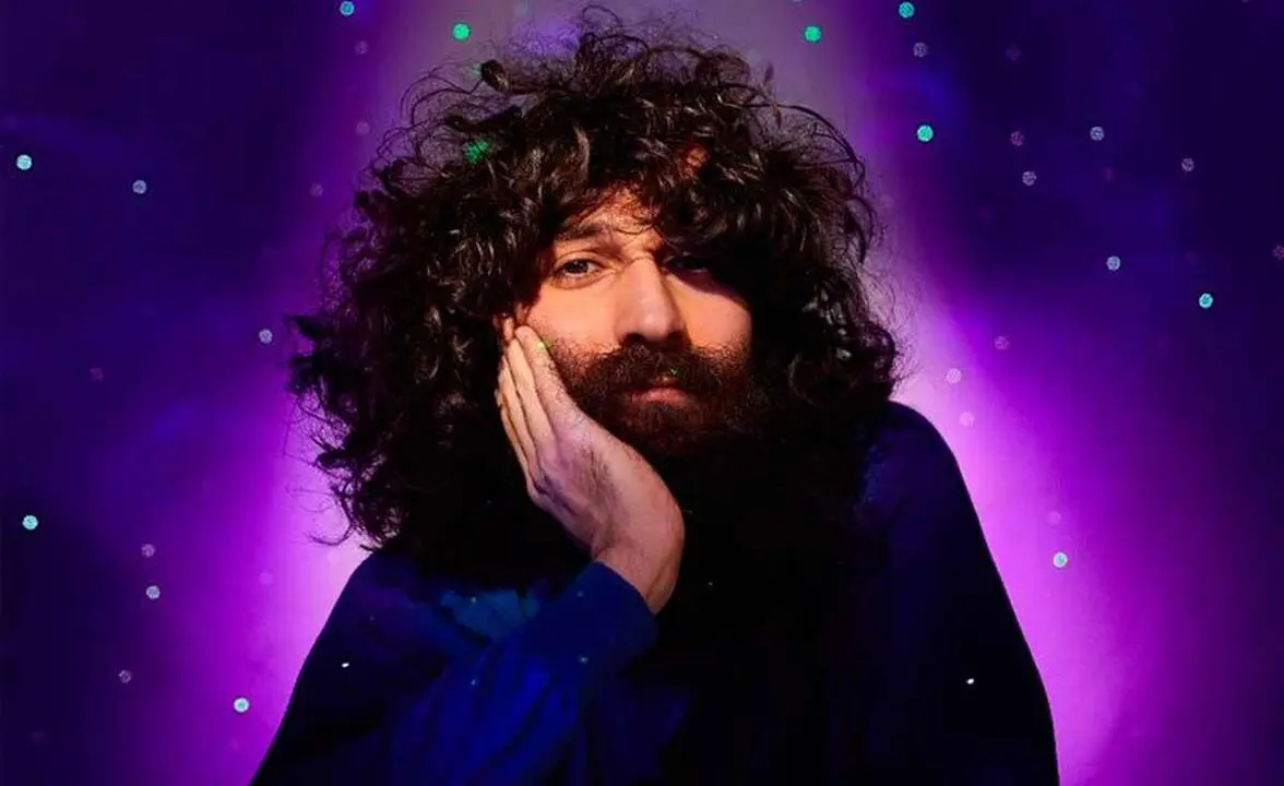 El músico y compositor Ángel Stanich volverá a subirse a los escenarios con su particular estilo y letras afiladas dentro de una nueva gira enigmática: la “Gira (Aún) Sin Nombre”, que hará parada en León el próximo 30 de enero .