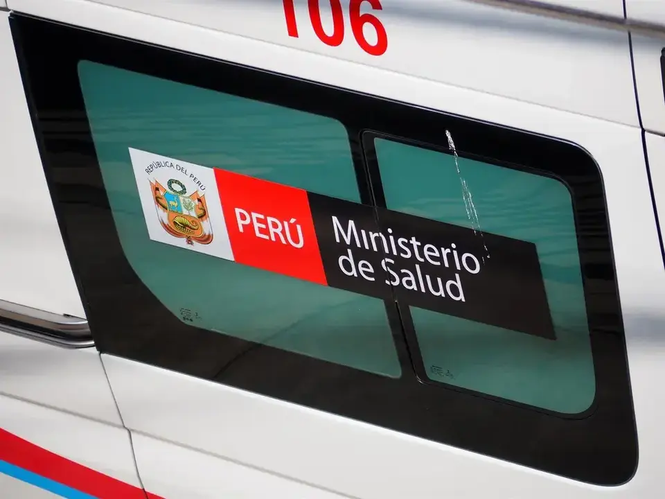 18-muertos-y-24-heridos-al-volcar-un-autobus-de-pasajeros-en-el-centro-de-peru_55dd