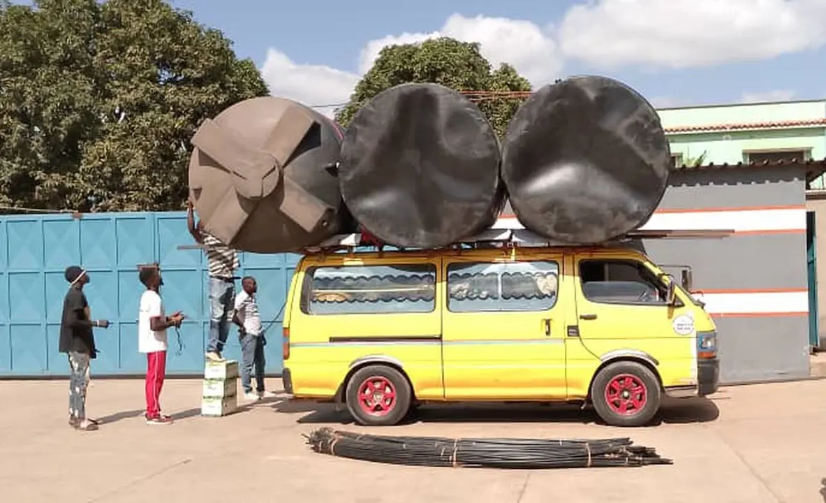Una familia berciana invierte 10.800 euros en la compra de tres bombas solares para agua para Kilela Balanda (Congo)