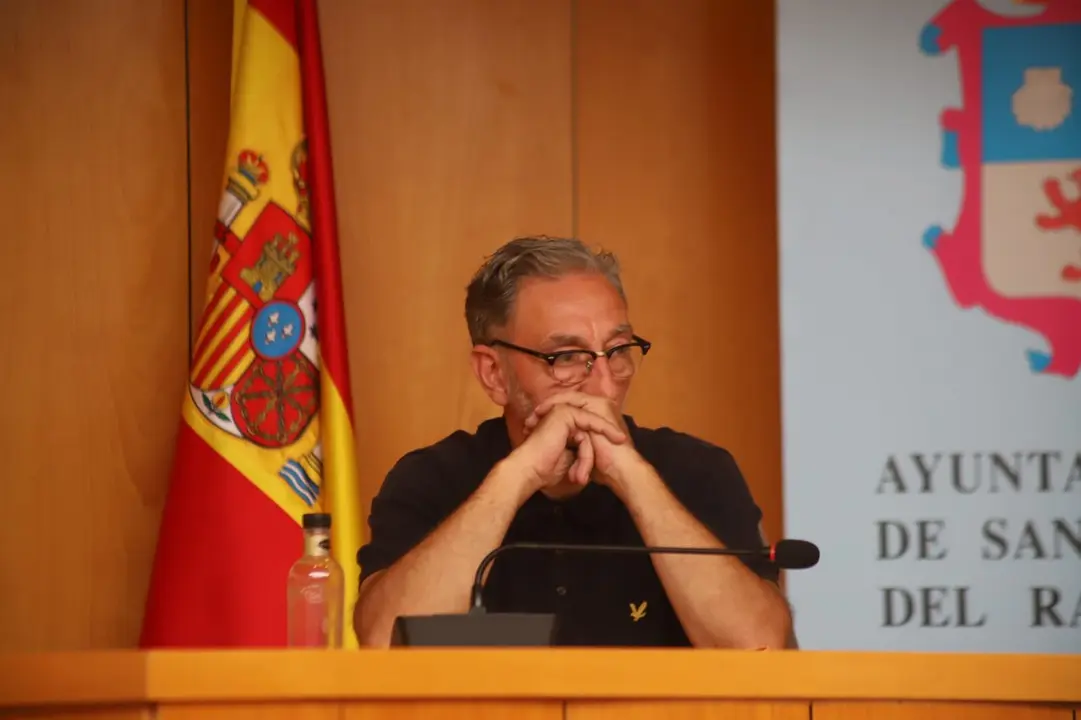 El concejal de Cultura de San Andrés del Rabanedo, Manuel Francisco Romero, durante el pleno de este jueves. Foto: Isaac Llamazares
