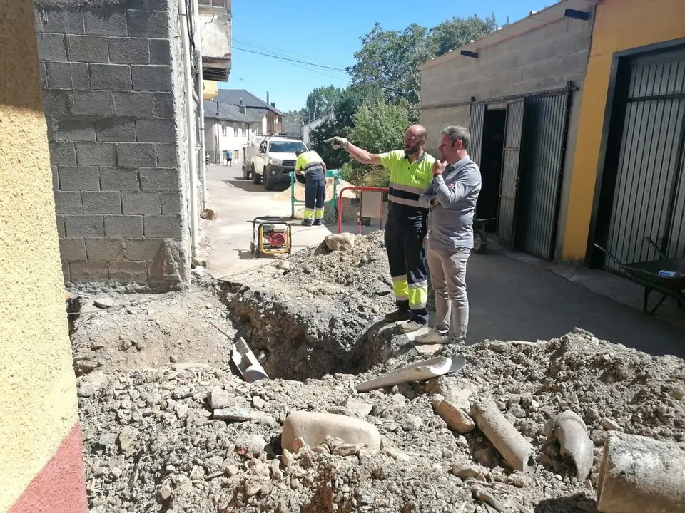 Obras de mejora en la Calle Merayo (Toral de Merayo).