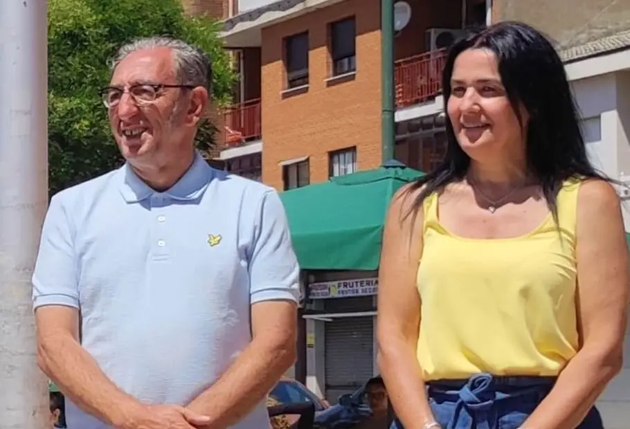 La alcaldesa de San Andrés, Ana María Caurel (UPL), y el concejal de Cultura, Manuel Romero, en una foto de archivo.