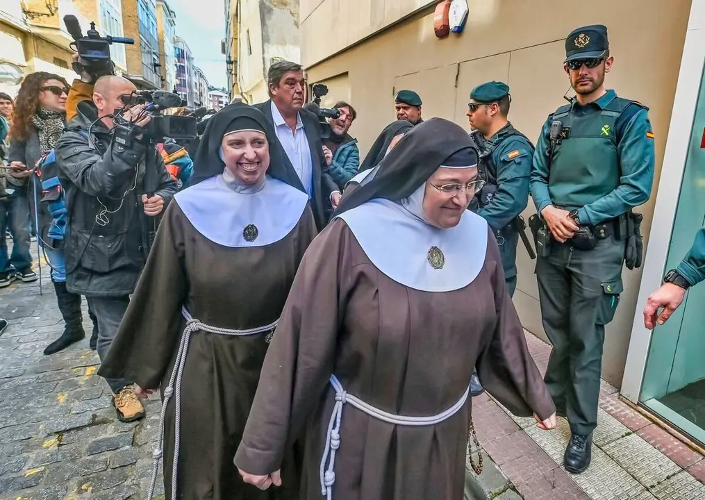 Las ex monjas clarisas de Belorado acuden a declarar al juzgado de Briviesca. Foto: R. Ordóñez