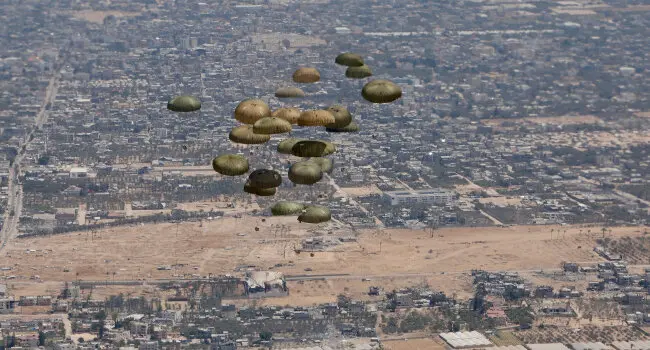 Lanzamiento de ayuda a Gaza. Foto: Ministerio de Defensa