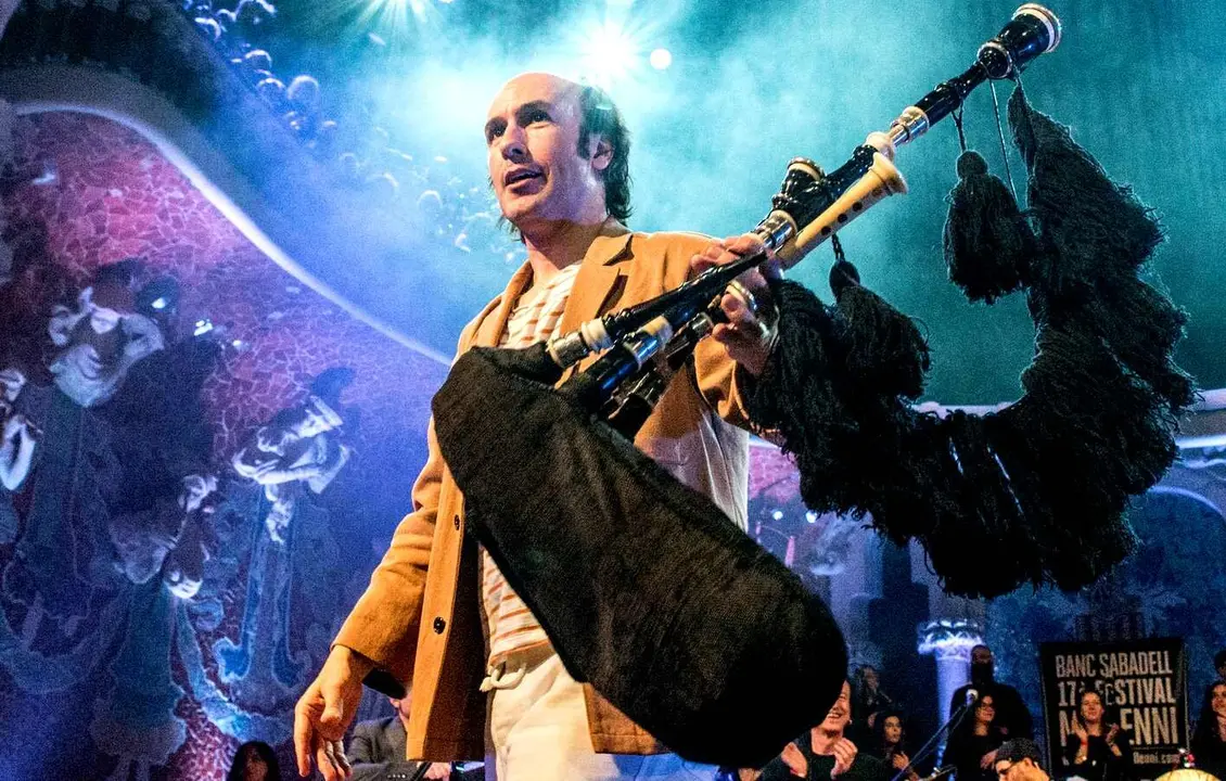 Carlos Núñez, durante una de sus actuaciones. Foto: Xavier Mercader